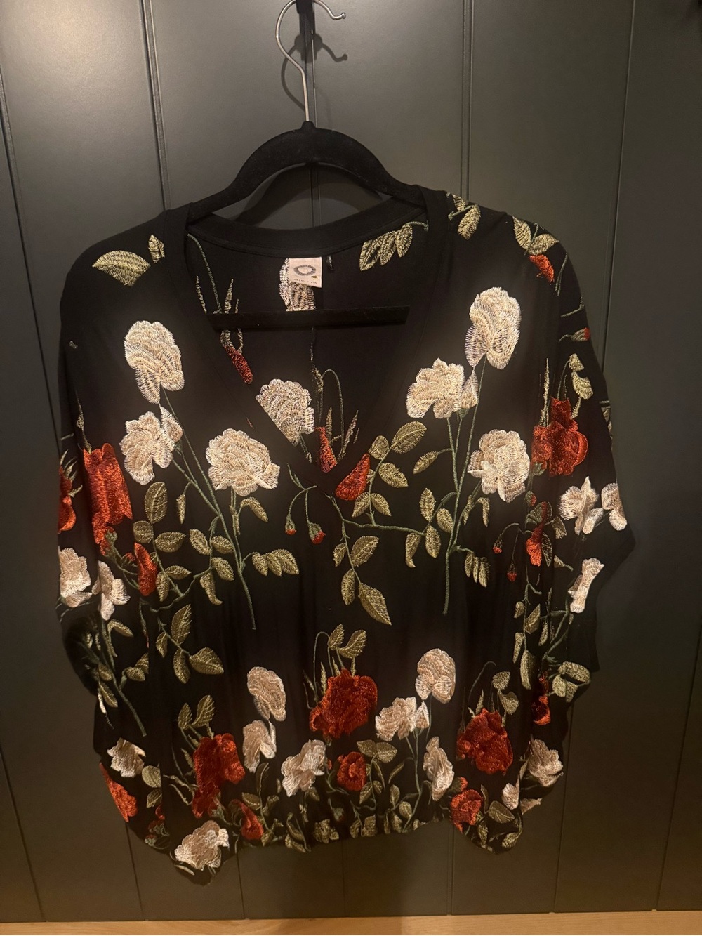 🌹 Anthropologie Akemi & Kin Allies Black Floral V-Neck Embroidered Blouse - Picture 2 of 14